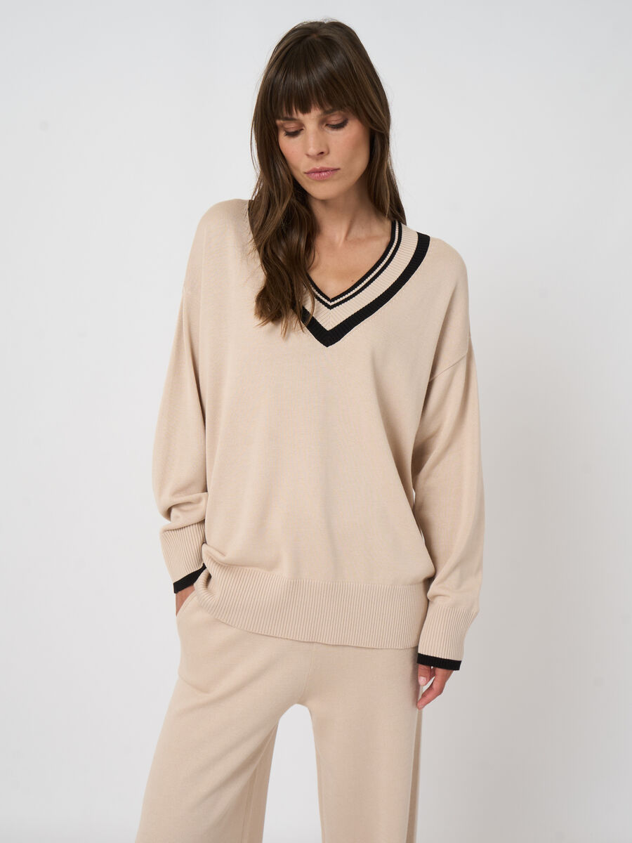 Contrast-trim cotton-viscose v-neck sweater image number 3