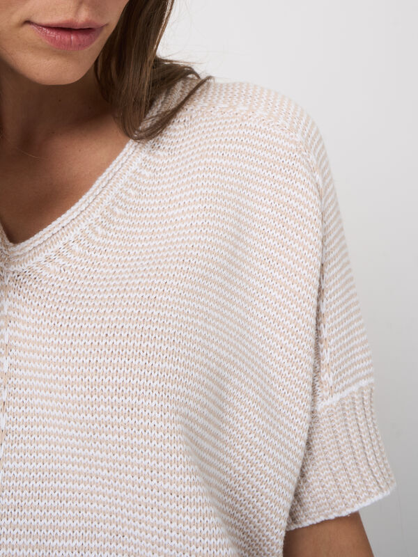 V-neck cotton knit poncho image number 7