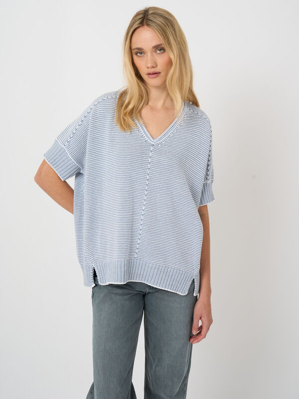 Gebreide katoenen poncho met V-hals image number 0