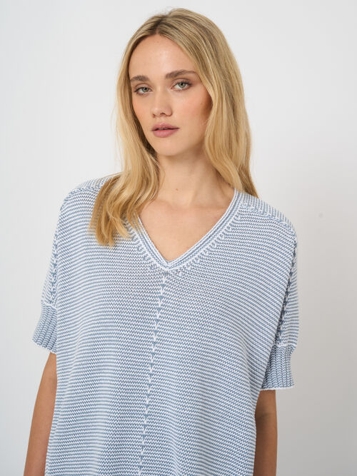 Poncho en maille de coton &agrave; col V