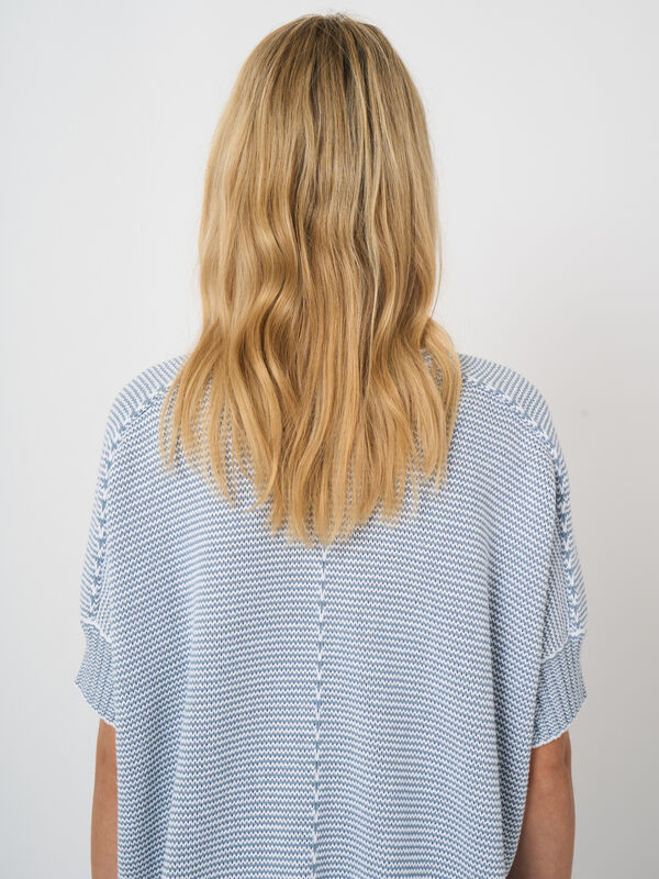 Gebreide katoenen poncho met V-hals image number 2