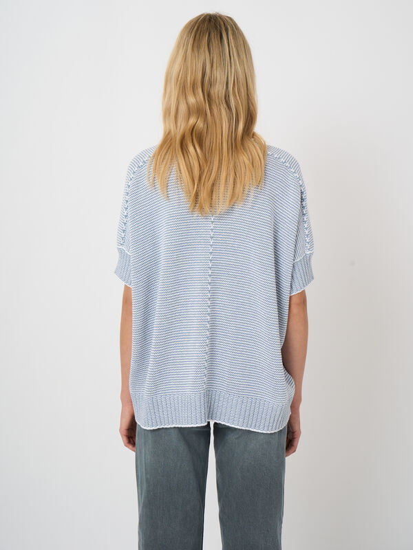 Gebreide katoenen poncho met V-hals image number 4