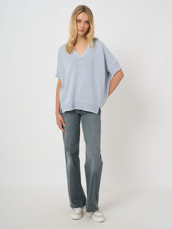 Gebreide katoenen poncho met V-hals image number 5