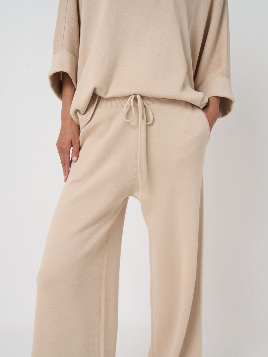 Fine-knit wide-leg pants in cotton-viscose blend image number 1