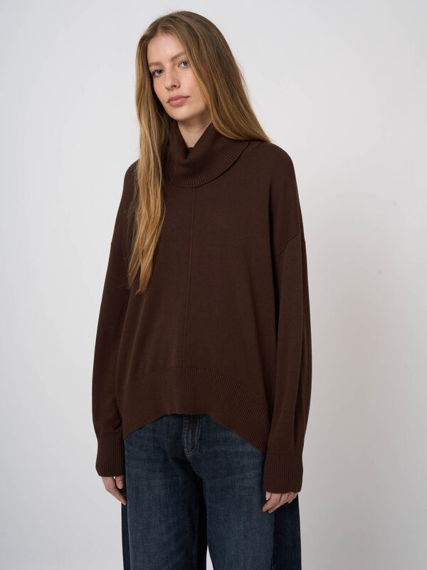 Pull oversize &agrave; col roul&eacute; en coton-viscose image number 1