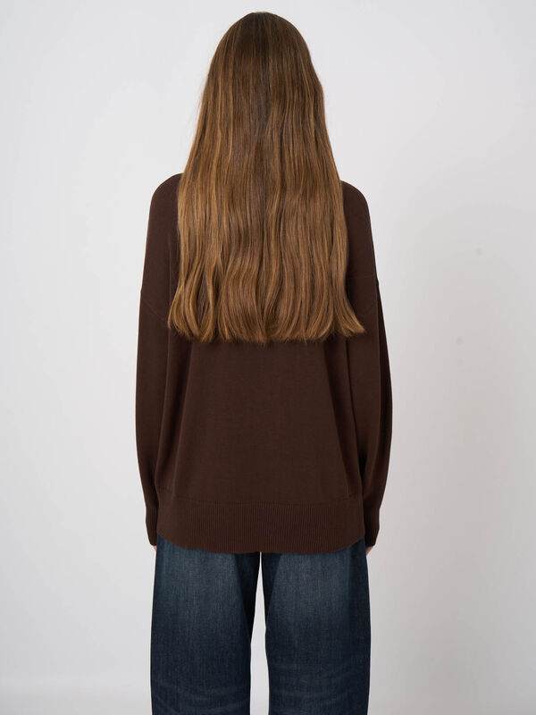 Pull oversize &agrave; col roul&eacute; en coton-viscose image number 5