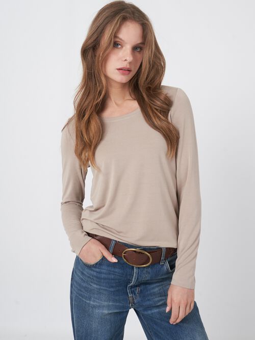 Basic women's long-sleeved top