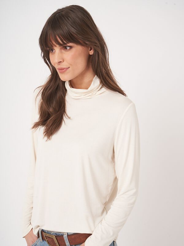 Turtleneck jersey long-sleeved top image number 2
