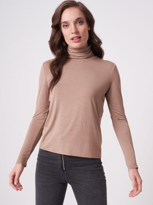 Turtleneck jersey long-sleeved top