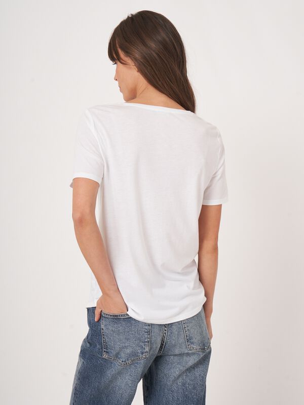 Women's basic T-Shirt image number 2