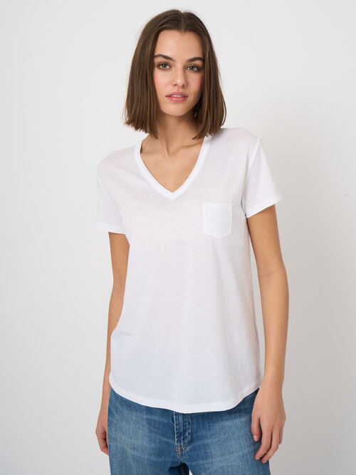 Lyocell&ndash;cotton blend  v-neck t-shirt with chest pocket