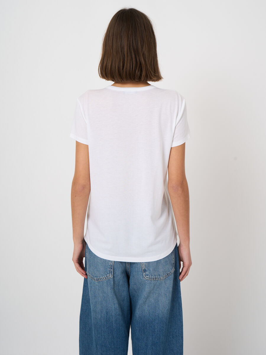T-shirt col V lyocell-coton, poche poitrine image number 5