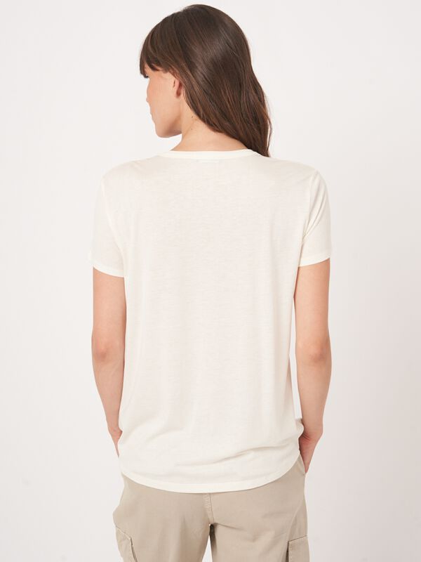 Basic dames T-shirt met V-hals en borstzak image number 3