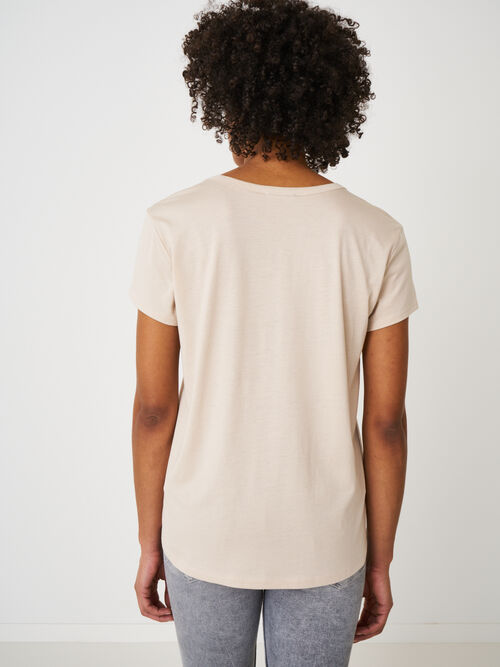 Women's basic V-neck T-shirt with chest pocket