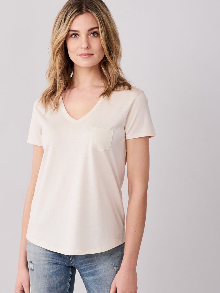 Lyocell&ndash;cotton blend  v-neck t-shirt with chest pocket image number 0