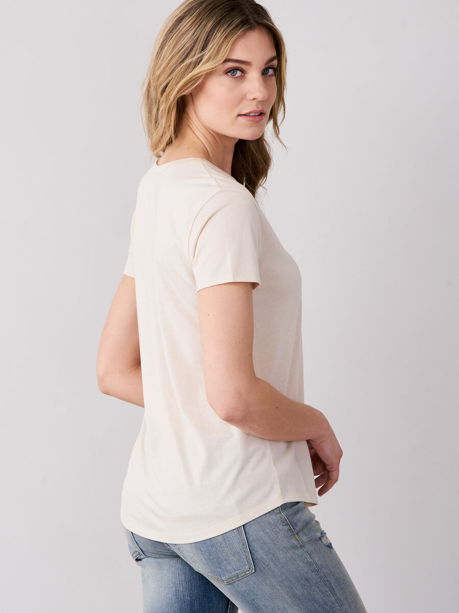 Lyocell&ndash;cotton blend  v-neck t-shirt with chest pocket image number 1