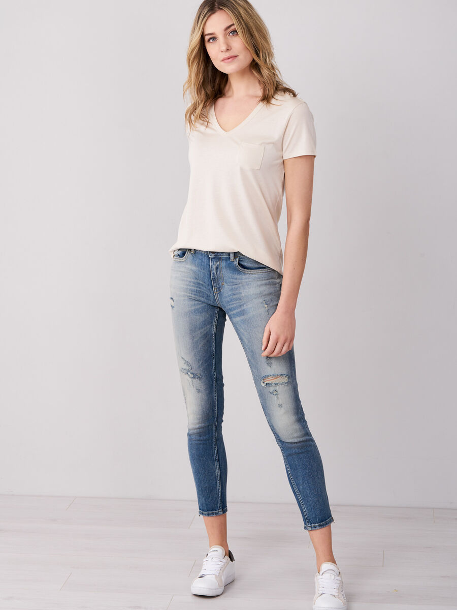 Lyocell&ndash;cotton blend  v-neck t-shirt with chest pocket image number 3