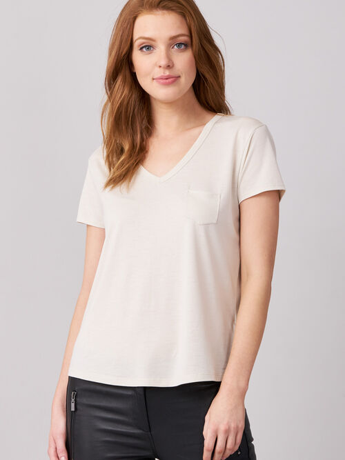 Women's basic V-neck T-shirt with chest pocket