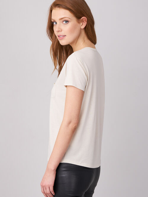 Women's basic V-neck T-shirt with chest pocket