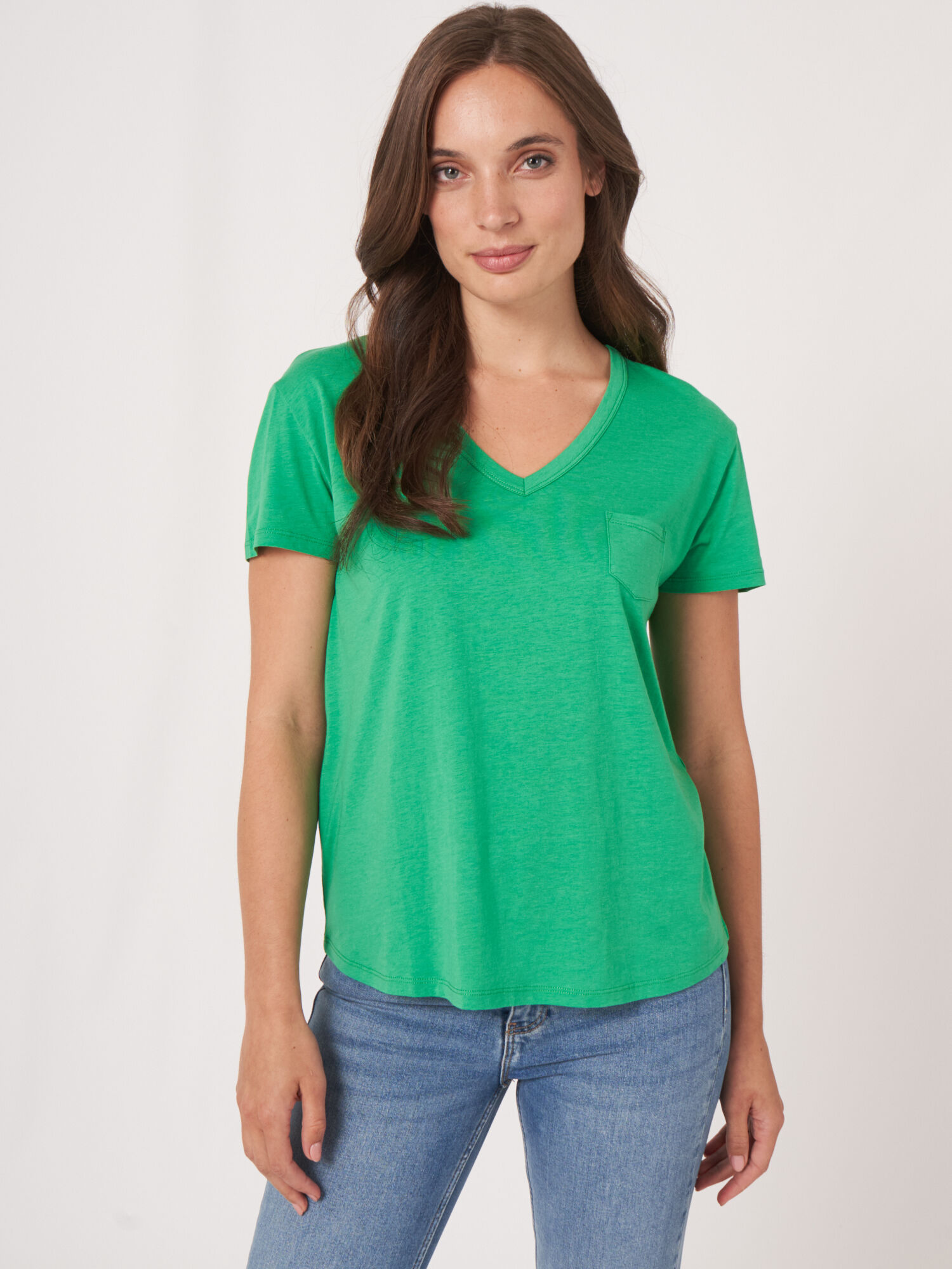 Basic dames T-shirt met V-hals en borstzak