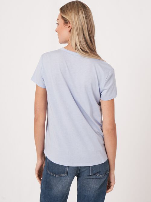  T-Shirt mit V-Ausschnitt und Brusttasche