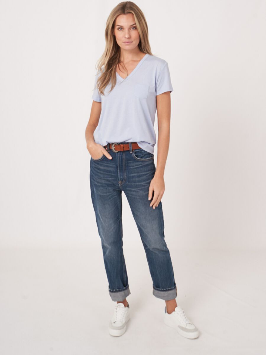  T-Shirt mit V-Ausschnitt und Brusttasche image number 4