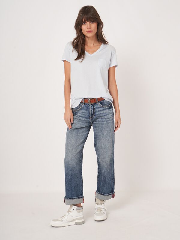 T-shirt basique pour femme à col en V et poche poitrine image number 5