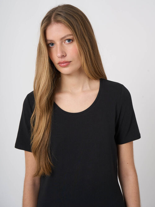 Basic cotton crew neck T-shirt