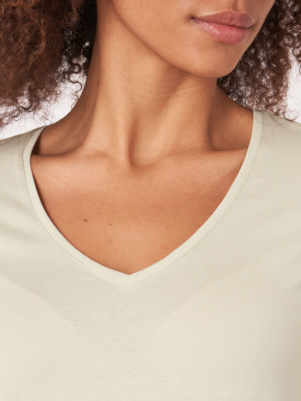 T-shirt basique femme en coton à col en V  image number 2