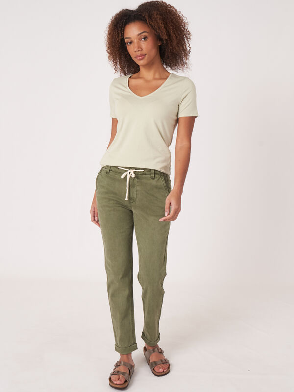 T-shirt basique femme en coton à col en V  image number 4