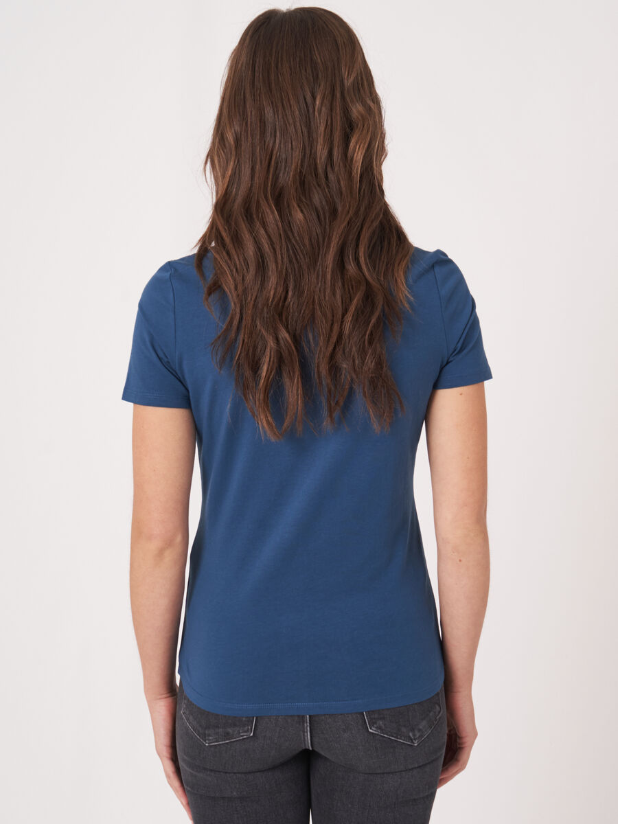 Basic T-Shirt mit V-Ausschnitt aus Baumwolle image number 1