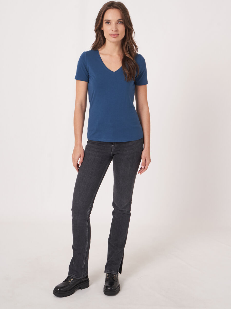 Basic T-Shirt mit V-Ausschnitt aus Baumwolle image number 3