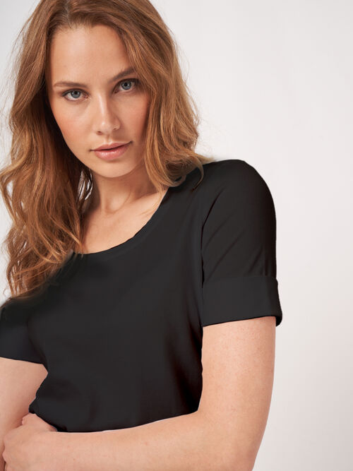 Basic T-Shirt mit aufgeschlagenen Ärmel aus Baumwolle