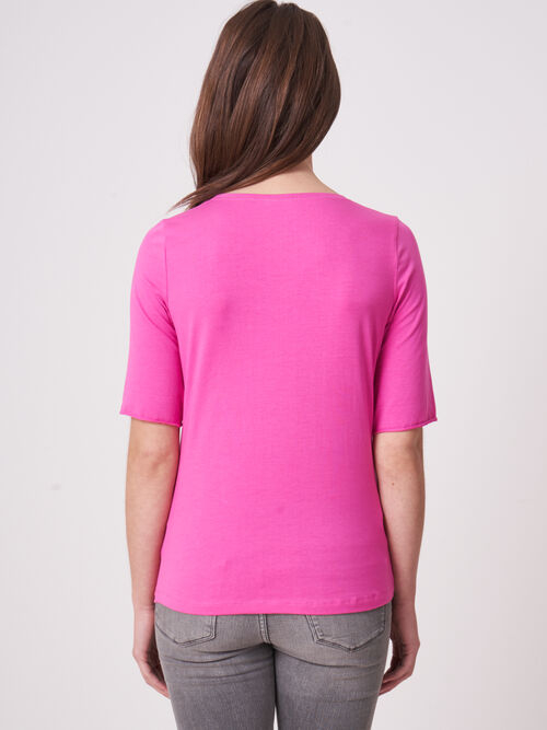 Basic T-shirt with rolled up sleeves