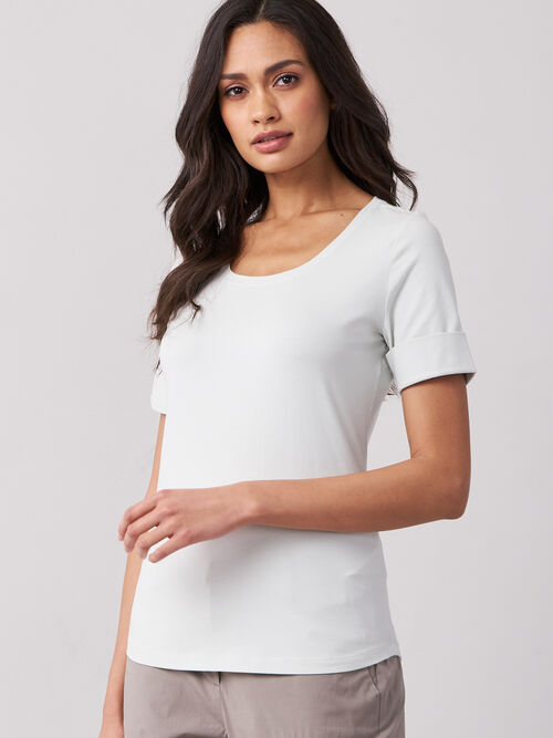 Basic T-shirt with rolled up sleeves