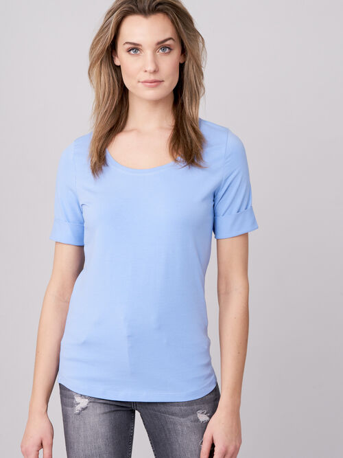 Basic T-shirt with rolled up sleeves