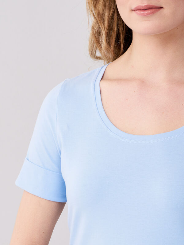 Stretchkatoenen T-shirt met omgeslagen mouwen image number 2