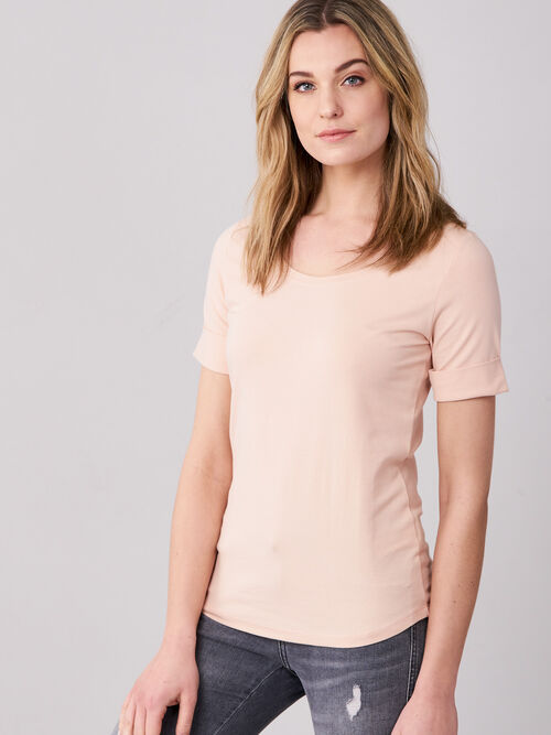 Basic T-shirt with rolled up sleeves