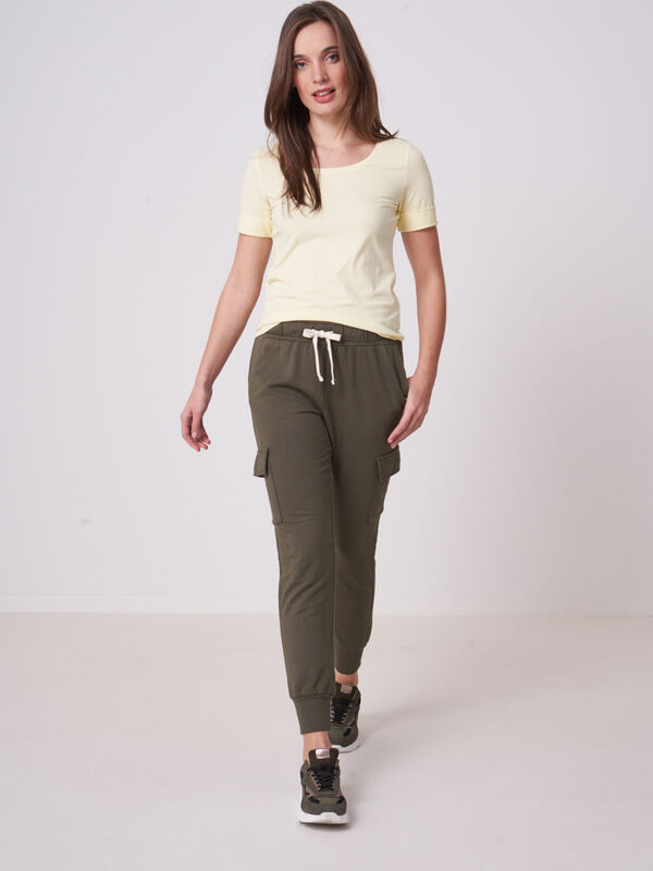 Dames T-shirt met opgerolde mouwen image number 3