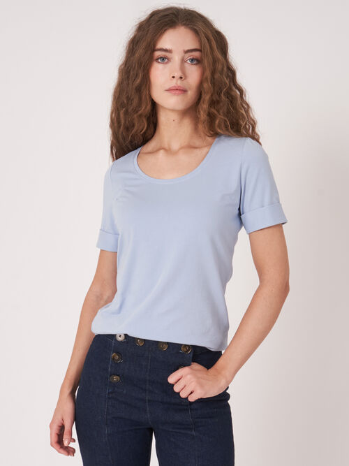 Dames T-shirt met opgerolde mouwen