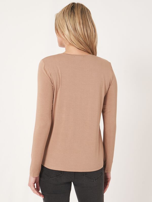 Haut femme manches longues — coupe près du corps repeat image number 3