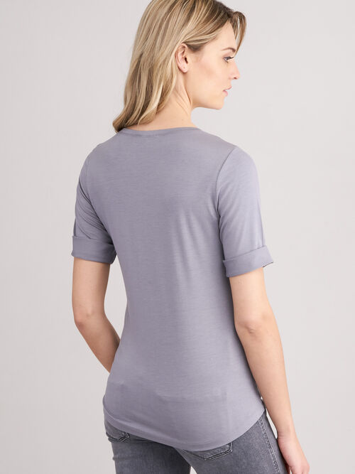 T-Shirt mit aufgeschlagenen Armel