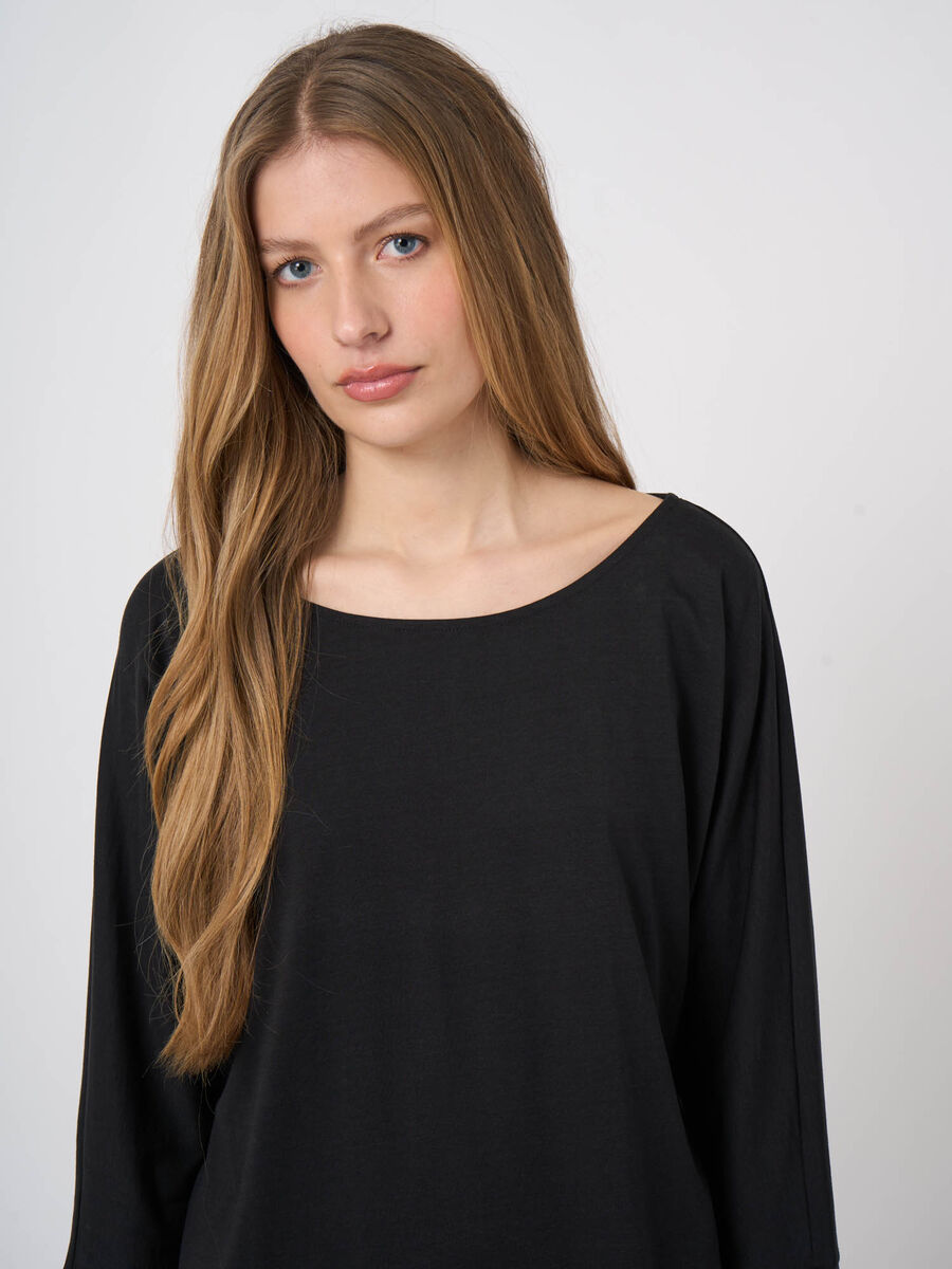 Lyocell&ndash;cotton blend batwing top with 3/4 sleeves image number 1