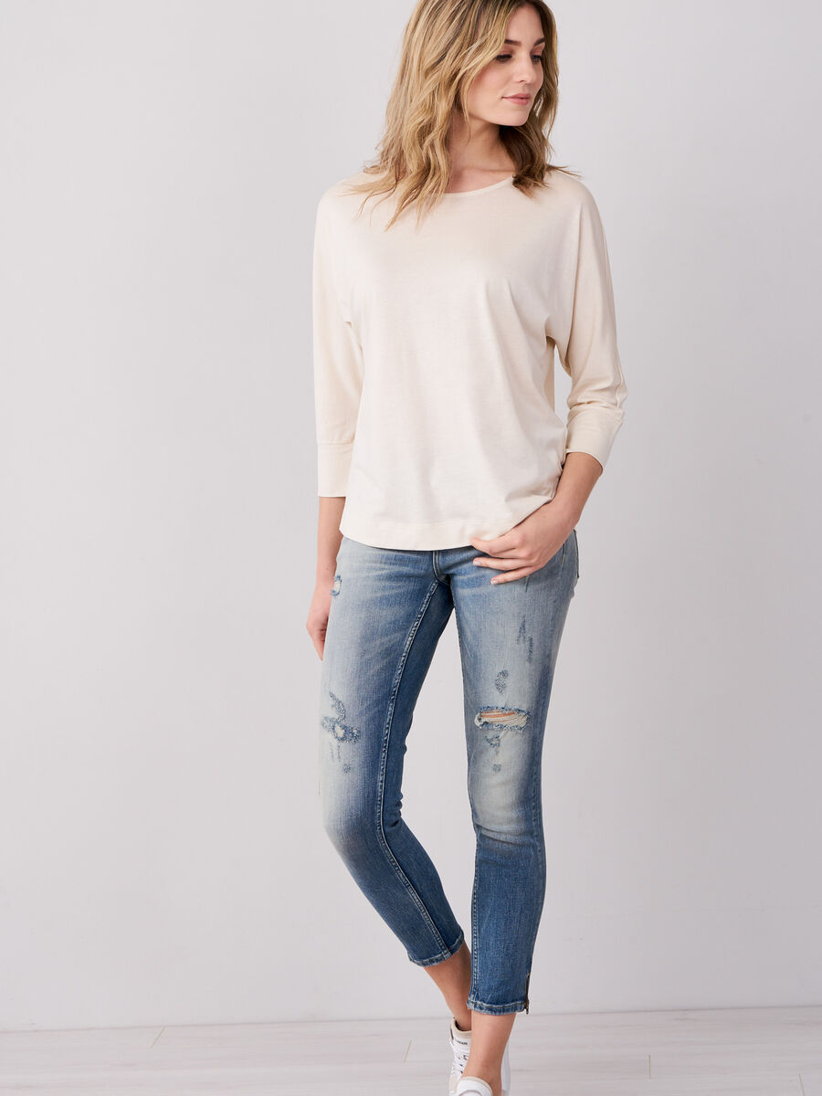 Lyocell&ndash;cotton blend batwing top with 3/4 sleeves image number 3