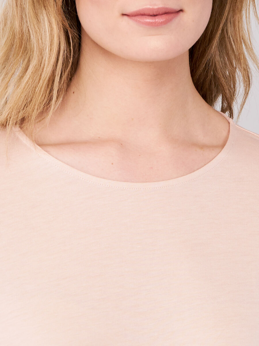 Lyocell&ndash;cotton blend batwing top with 3/4 sleeves image number 2