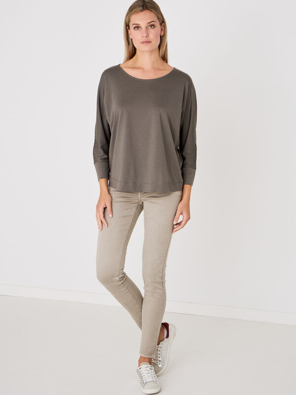 Lyocell&ndash;cotton blend batwing top with 3/4 sleeves image number 3