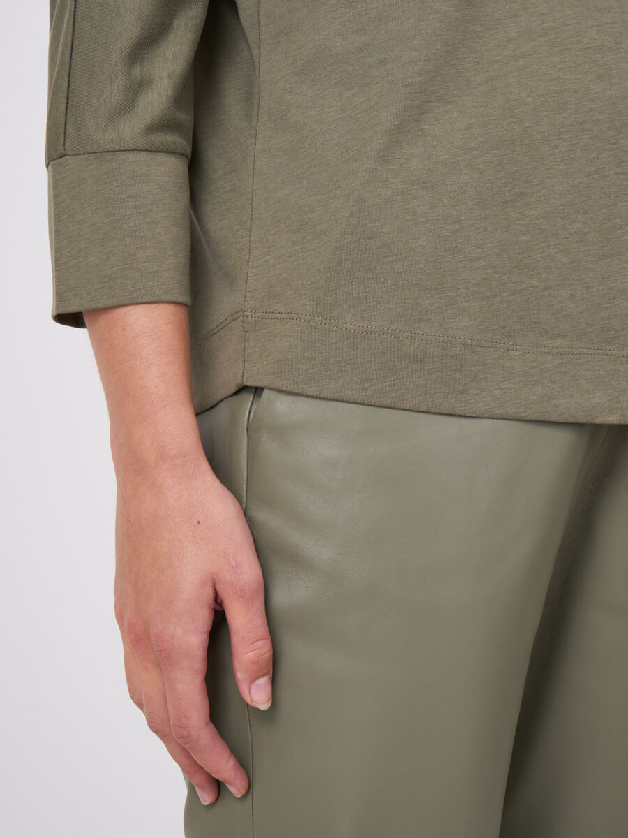 Lyocell&ndash;cotton blend batwing top with 3/4 sleeves image number 2