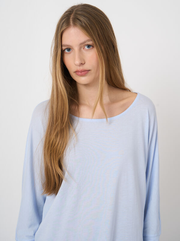 Lyocell&ndash;cotton blend batwing top with 3/4 sleeves image number 2