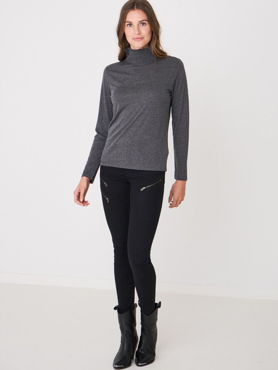 Langarm Shirt mit Smok-Kragen image number 3