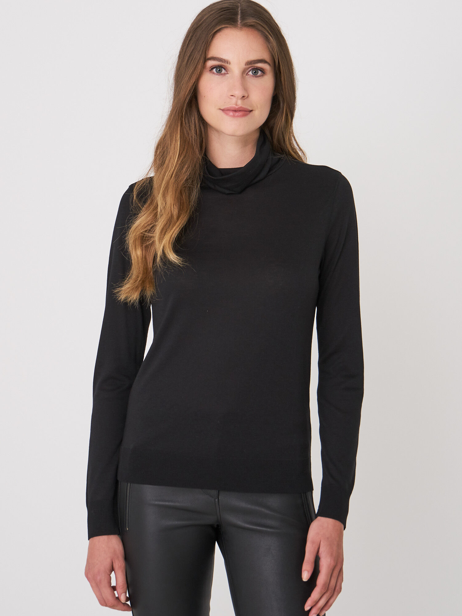 Long-sleeved turtleneck in high quality lyocell-cotton blend